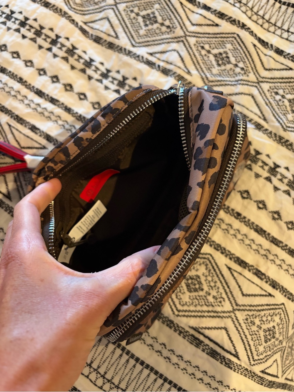 Lululemon everywhere crossbody leopard - Picture 5 of 5